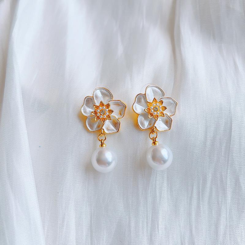 Элегантные простые цветочные серьги 2024 года - легкая роскошная мода