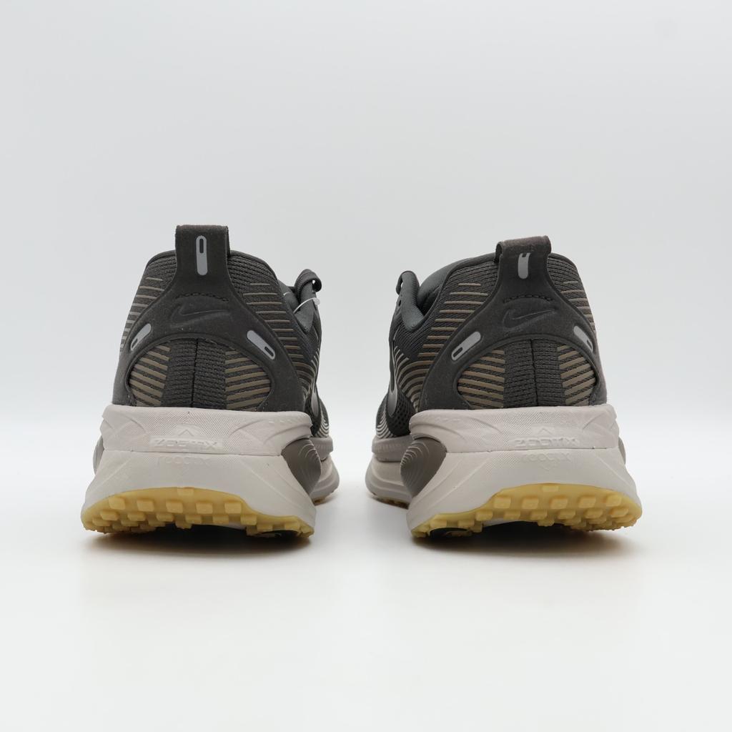 HM6803-215 Nike Vomero 18 Средний пепельный Колледжный серый Бледно-слоновая кость Черный (Мужской)
