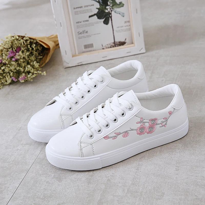 Embroidered Little White Shoes Women's 2024 Spring New Student Thick Sole Board Shoes Sports Sneakers Women Platform Shoes