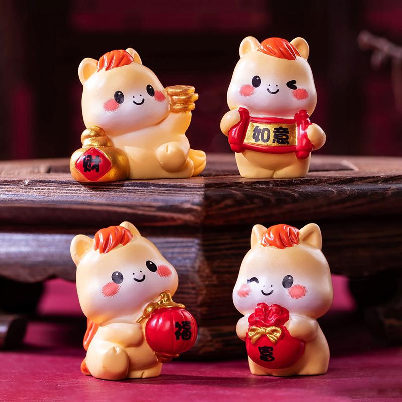 2026 Новогодние Фигурки Миниатюры Мультяшная Счастливая Лошадь Микро Ландшафтные Украшения Домашний Декор для Стола Декор Комнаты Подарок