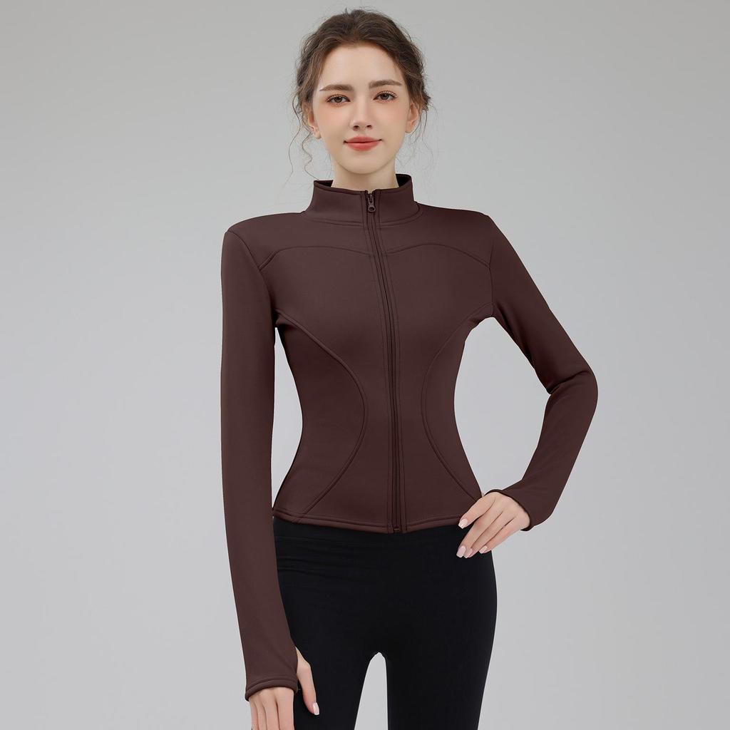 Куртка для зимних видов спорта с подкладкой из бархата, воротником-стойкой и застежкой-молнией по всей длине