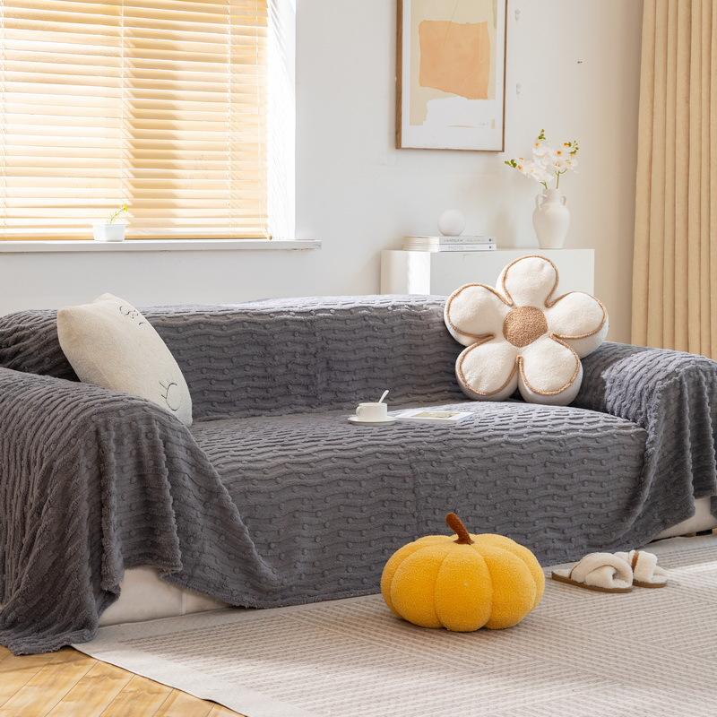Зимнее толстое плюшевое полотенце для дивана можно расстелить или накрыть высококачественным простым кожаным чехлом, всеобъемлющим пыленепроницаемым чехлом из ткани, одеялом