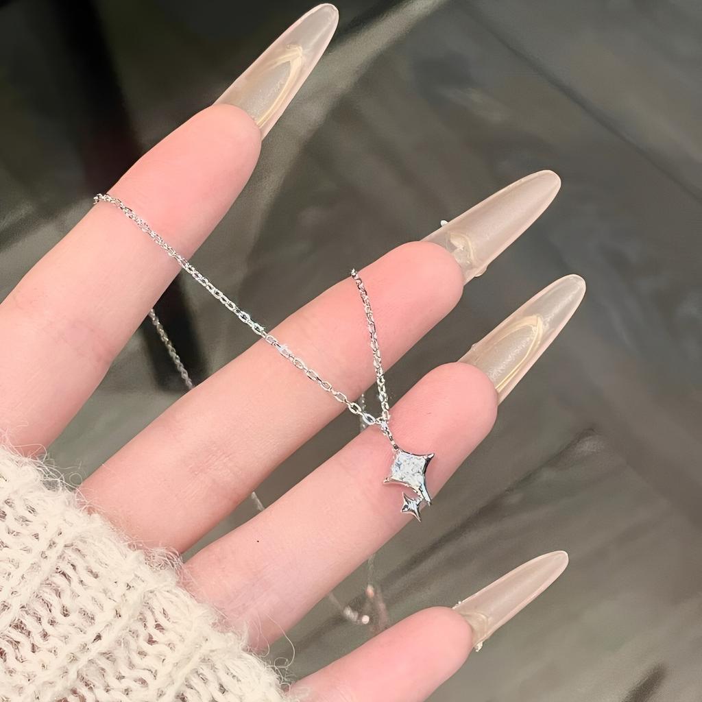 New Four Star Necklace for Women, Light Luxury, Niche, Simple, Wishing Star Pendant, Sweet Style