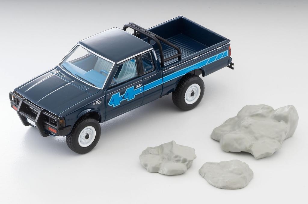 TOMYTEC Tomica Limited Vintage Neo Nissan Truck 4X4 King Cab североамериканская спецификация синий готовый продукт 332855 1/64 LV-N321b