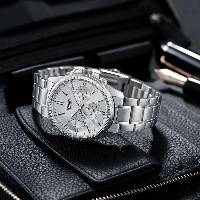 Casio Серия STANDARD Простой Модный Повседневный Стиль Кварцевые Стрелки Тренд Бизнес Три Циферблата Шесть Глаз Кварцевый Механизм Нержавеющая Сталь MTP-1375D-7AVDF