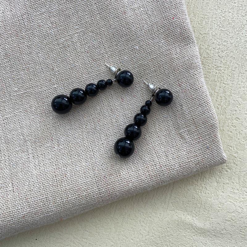 Элегантные французские серьги-пусеты из бусин с градиентом из черного агата - осенне-зимний холодный стиль