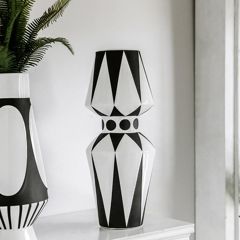 Nordic Creative Black and White Ceramic Vase Abstract Style Flower Arrangement Flower Retro Classic Home Craft Ornament