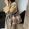 Повседневная большая сумка из холста, женская модная сумка-мессенджер с широкими ремешками, осенне-зимняя универсальная сумка-тоут в клетку под мышками