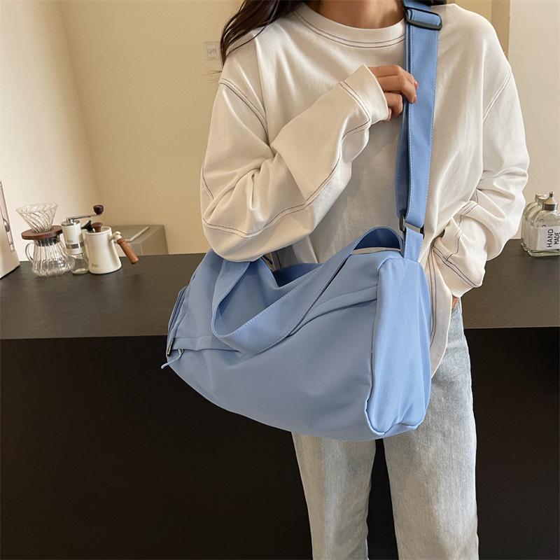 Large-capacity crossbody travel bag for men and women, new casual luggage storage bag, fashionable and versatile yoga fitness bag