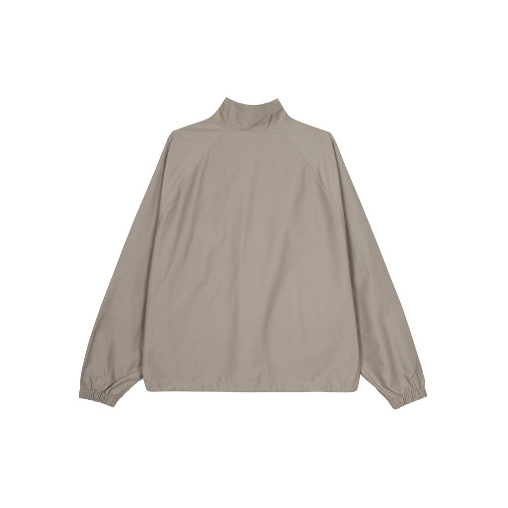 Fear of God Essentials Ветровка унисекс с высоким воротником и молнией на половину, со спущенной линией плеча, цвет цементный, FOG-FW20-359