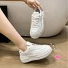 Мода 2024 года, новые белые U-образные кожаные женские повседневные кроссовки из вулканизированной кожи, дышащие спортивные кроссовки для ходьбы на платформе, кроссовки для бега