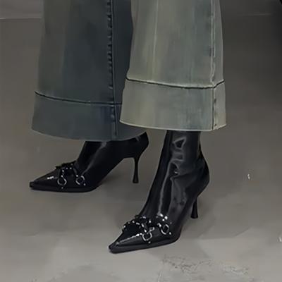 Женские короткие ботильоны на высоком каблуке с острым носком, на тонком каблуке, с боковой молнией, новые осенне-зимние, из черной лакированной кожи, с продвинутым чувством