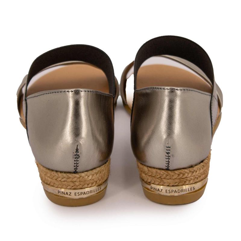 Женские блестящие босоножки на танкетке с эффектом хрома PINAZ