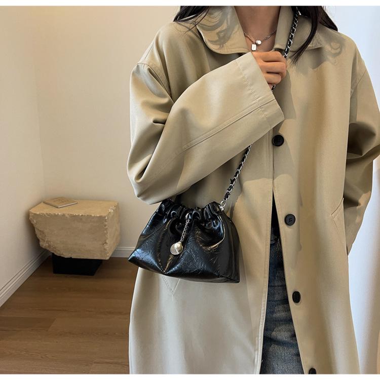 Трендовая дизайнерская женская сумка-ведро на цепочке через плечо и кроссбоди 2023