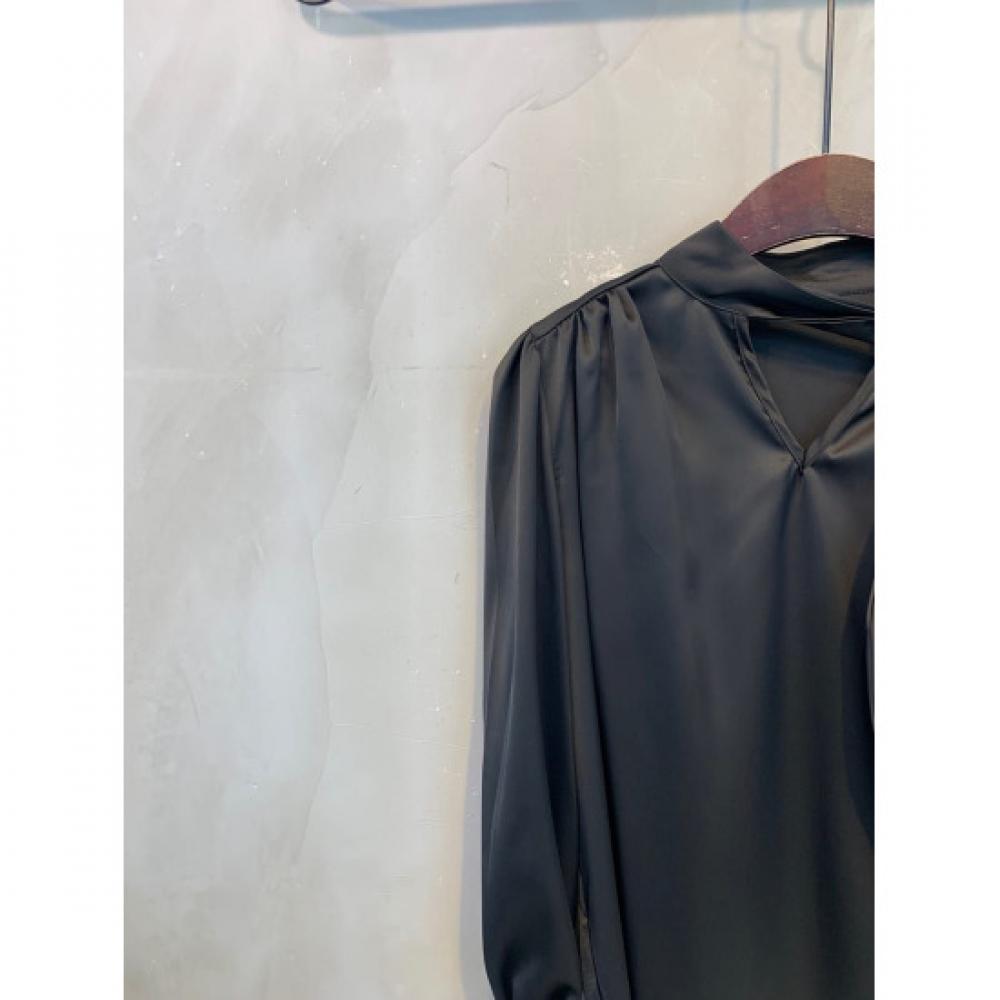 C S In The Room Od SatIn Open neCk Tie ShirrIng blouSe 2Color C