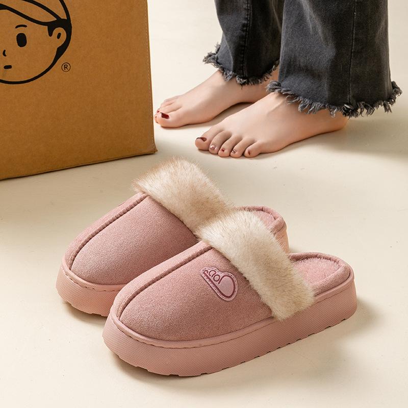 Толстые и теплые хлопковые тапочки с добавленным бархатом, подходящие для женщин для ношения на улице зимой. Плюшевые тапочки на мягкой подошве для дома и использования в помещении