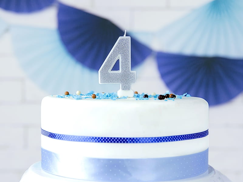 Świeczka  Cyfra  "4" Srebrna Brokatowa