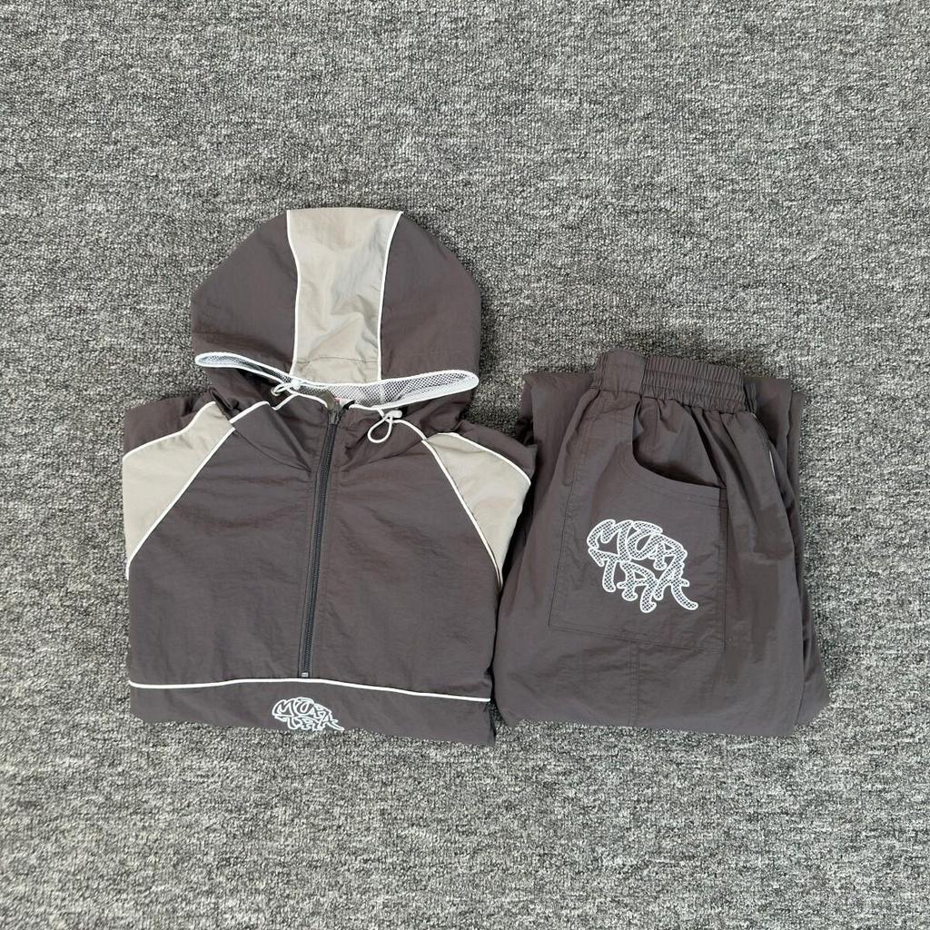 Комплект: ветровка Mertra в ретро-стиле с цветовыми блоками и спортивные брюки