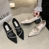 Новые женские туфли-лодочки на низком каблуке с острым носком, ремешком с прямой пряжкой и цепочкой со стразами, весенняя уличная обувь из ПУ с низким верхом