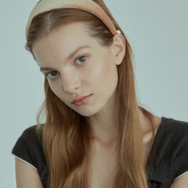 Повязка на голову Elizabeth Moments из верблюжьего бархата