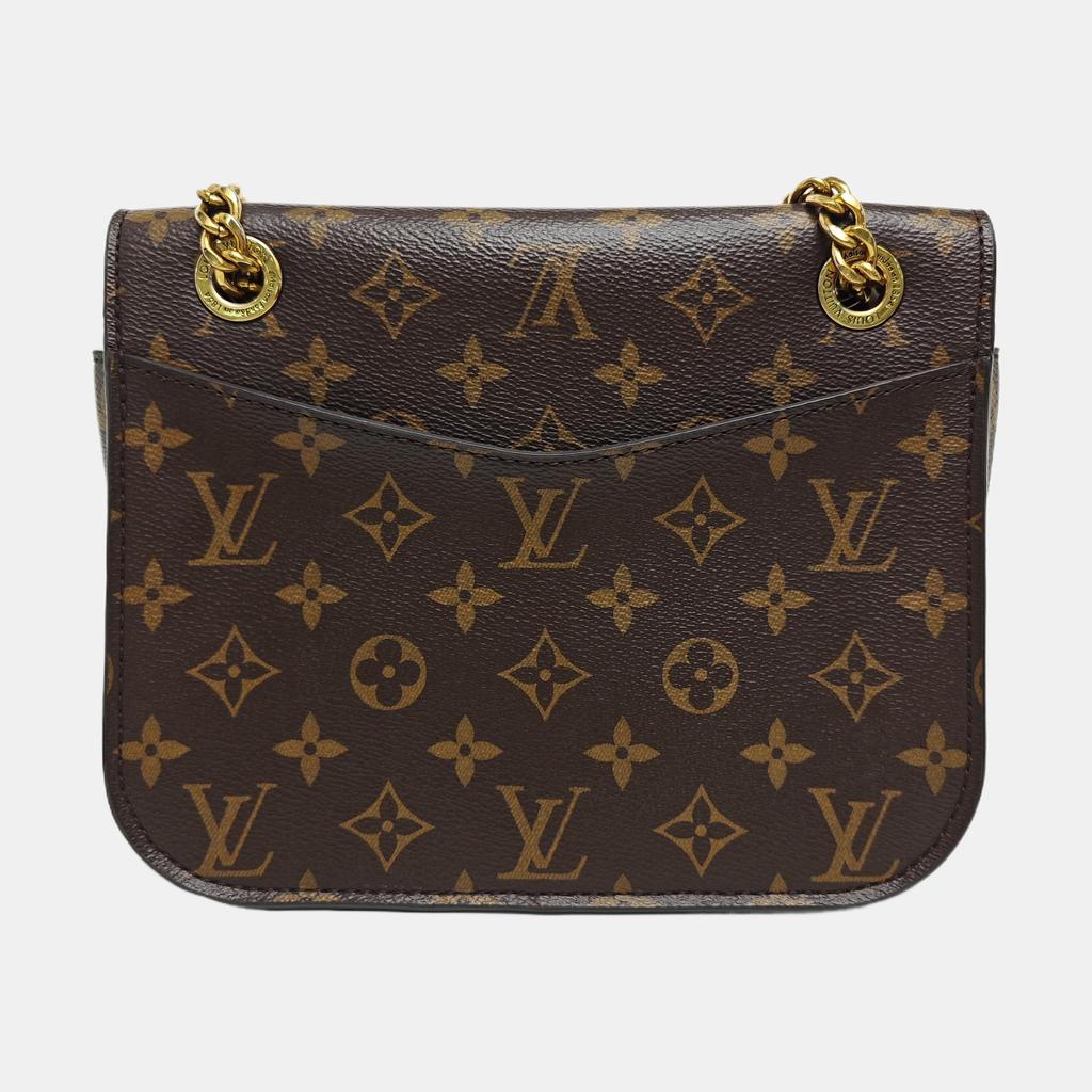 [Pre-Owned] Passy Classic Monogram Adjustable Shoulder Strap Coated Canvas With Leather Trim Messenger Bag - Good #1O4KVH4
