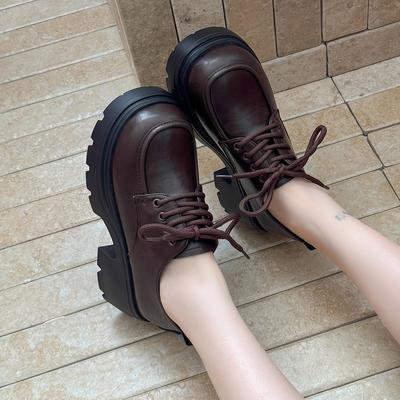 Маленькие кожаные туфли в британском стиле женские 2025 весна новая ретро японские на толстой подошве увеличивающие рост на шнуровке интернет-знаменитость лоферы
