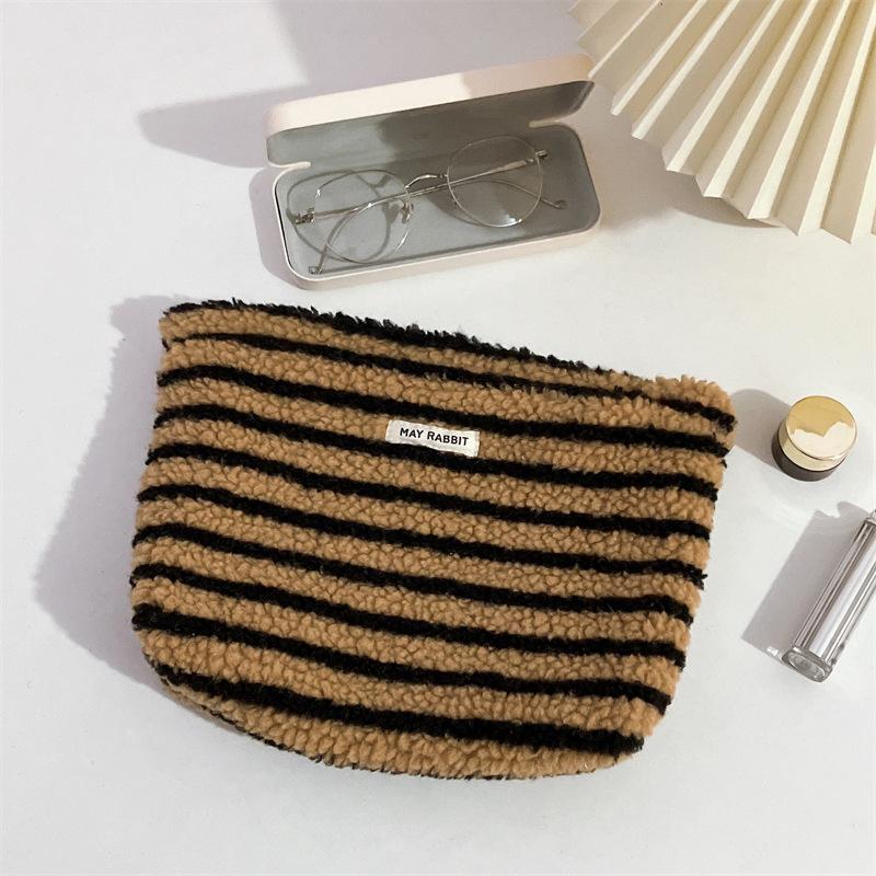 Новый красочный полосатый плюшевый клатч, косметичка для макияжа, портативная косметичка, сумка для туалетных принадлежностей, дорожный органайзер для макияжа на открытом воздухе