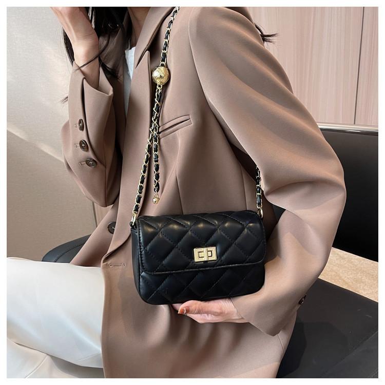Ielgy High-End Fashion Chain Diamond Texture Small Square Bag