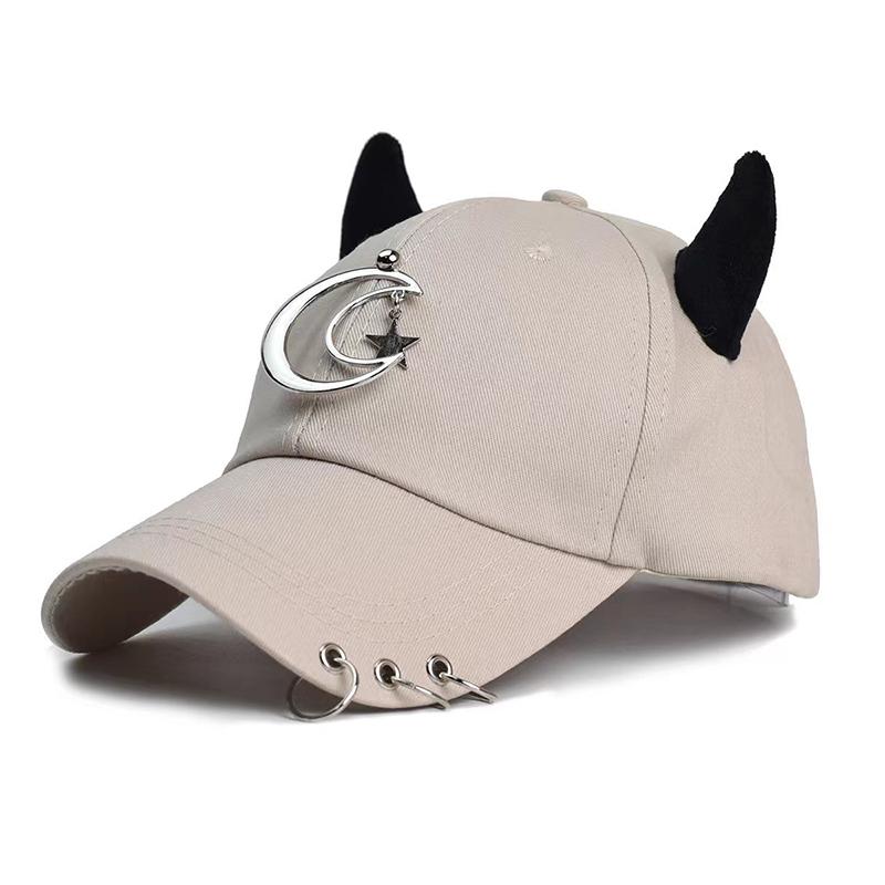 Уникальная бейсболка в уличном стиле, повседневный стильный аксессуар для отдыха на природе с роговыми вставками, булавками и подвесками для пар, уличная шляпа