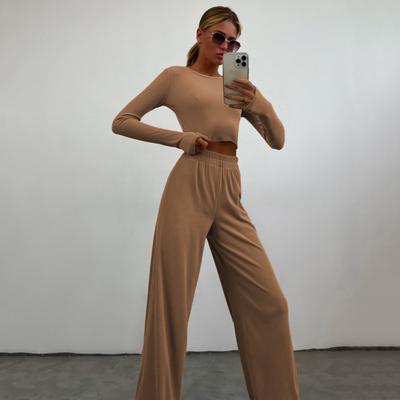 Женский комплект для отдыха из 2 предметов: кроп-топ с длинным рукавом и широкие брюки. Осенний костюм с круглым вырезом. Повседневные наряды