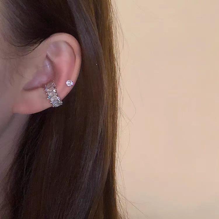 Elegant Zircon Ear Cuff: Luxurious, Shiny Non-Pierced Earring with Unique Design and Chic Personality