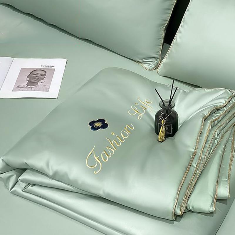 Ice Silk Summer Quilt Air-conditioning Quilt Summer Cool Quilt Machine Washable Bedroom Dormitory Thin Quilt