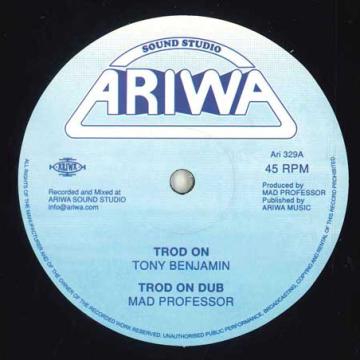12-дюймовая пластинка ТОНИ БЕНДЖАМИН MAD PROFESSOR Trod On Trod On Dub Courantyne R ARI329 Ariwa UK 2025 UK Reggae Ska Dub