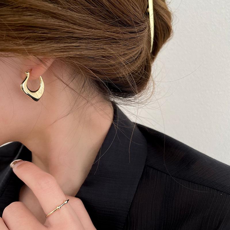 Ретро Геометрические Металлические Серьги Женские Нишевый Дизайн Чувство Уникальности Любовь Ушная Пряжка Тренд Серьги-Гвоздики