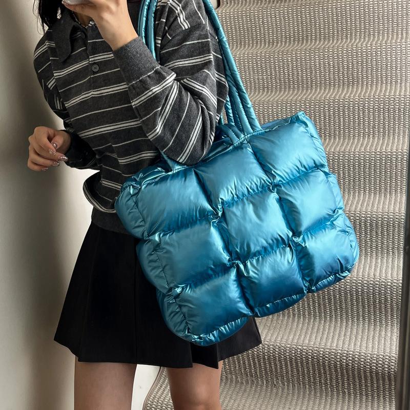 Korean version of casual fashion autumn and winter cotton clothes bag women's 2025 new large-capacity shoulder bag hand-held commuter tote bag