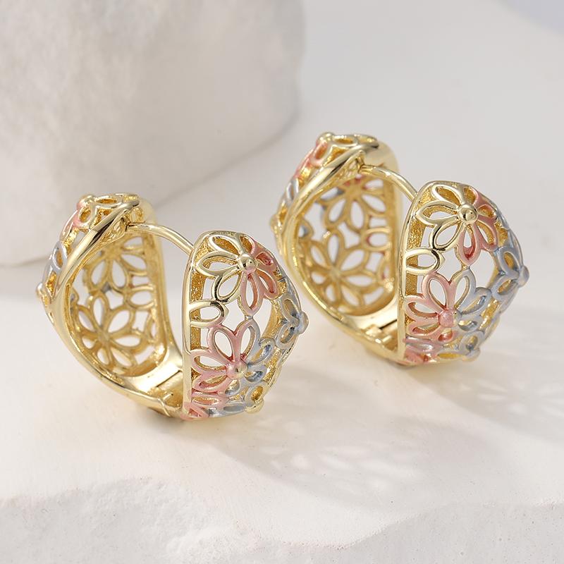 Винтажные позолоченные серьги-кольца с полым резным текстурированным дизайном для изысканных банкетных фестивальных ювелирных аксессуаров для женщин