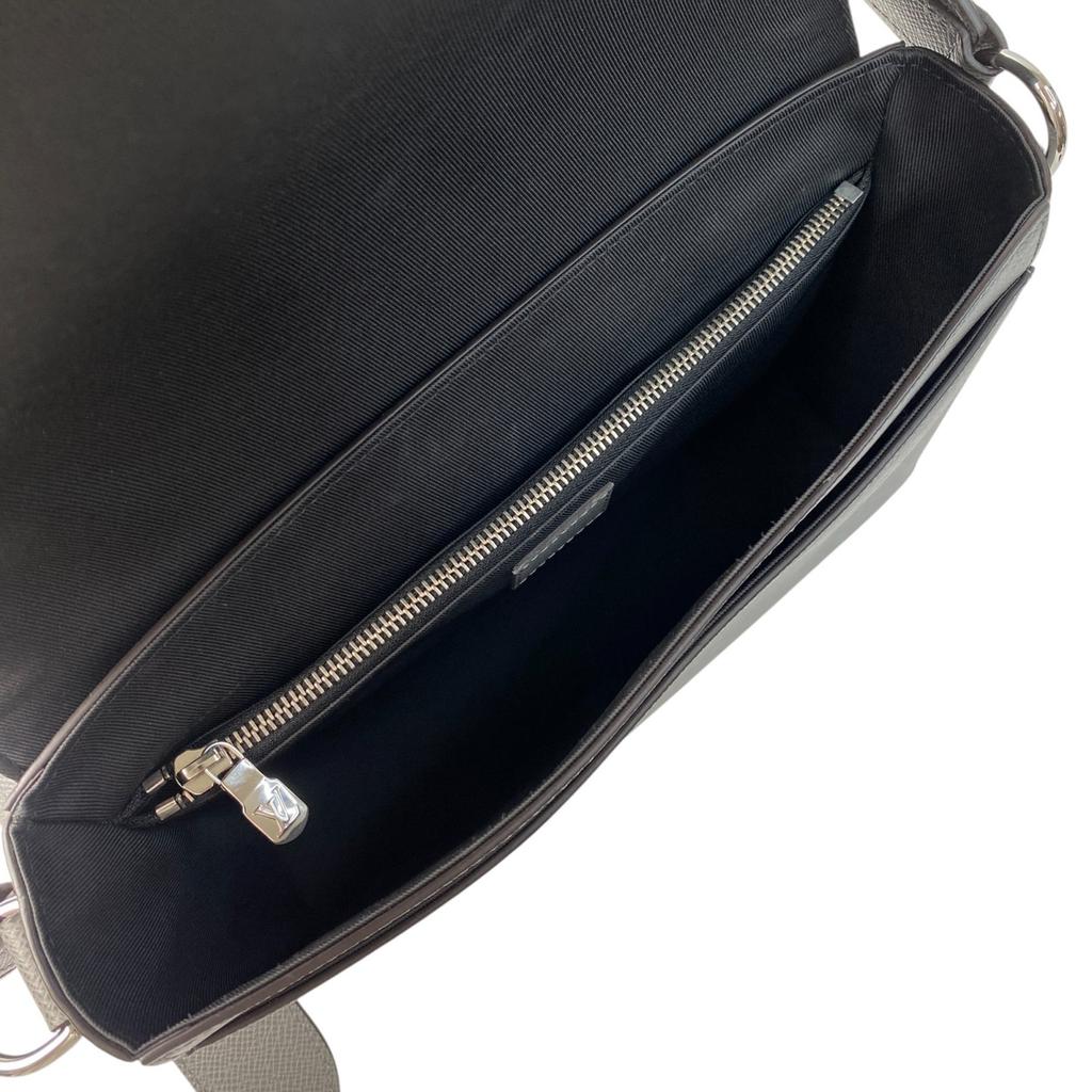 Подержанная мужская кожаная сумка через плечо LOUIS VUITTON Серая