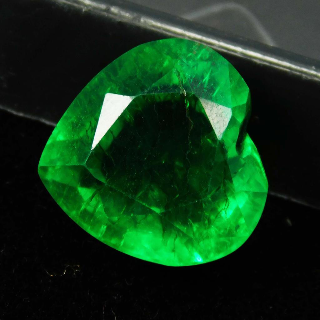 Natural Green Emerald Loose Gemstone 10 ct Colombian Heart Cut for Jewelry Making and Crafts