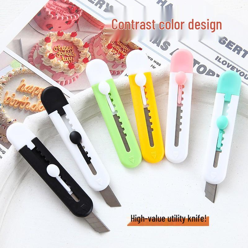 Bear Art Knife - Cute Cartoon Student Office Paper Cutter (Portable and Compact)