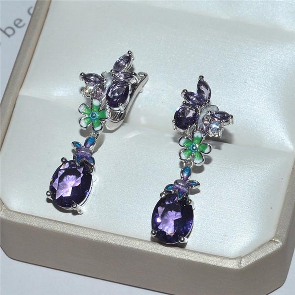 Изысканные серьги. Выполнены в виде бабочки на цветке и украшены фиолетовыми аметистами. Элегантное вечернее и свадебное украшение