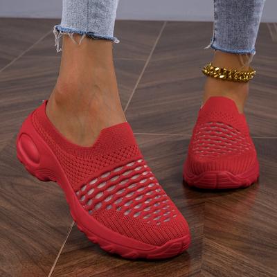 Летом 2025 года корейскую версию шлепанцев из сетчатой ткани с сандалиями с полуподдержкой можно носить обеими сторонами.