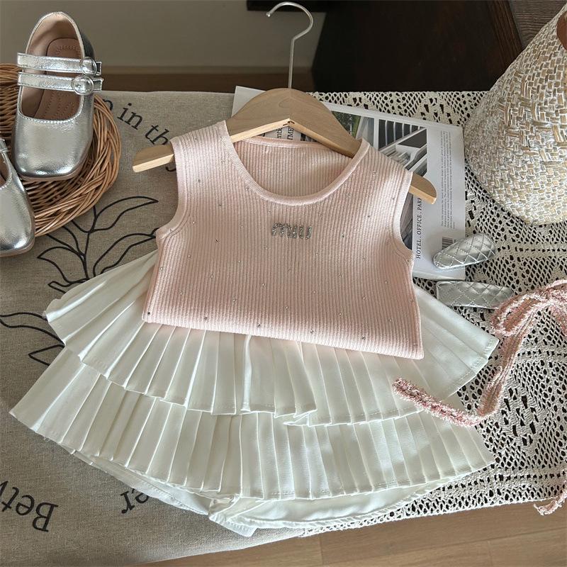 Комплект детского вязаного жилета и плиссированной юбки-брюк в корейском стиле для девочек, лето 2024