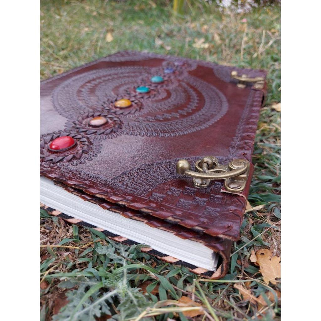 Кожаная Книга-журнал Seven Chakra Средневековая Каменная Тисненая Книга Теней Ручной Работы Блокнот Путешествующая Книга Скетчбук Подарок на День Рождения