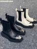 Модные металлические вставки Модные ботинки с квадратным носком 2025 Женский стиль Толстая подошва Мотоциклетный стиль Слипоны Короткие ботинки Черная натуральная кожа
