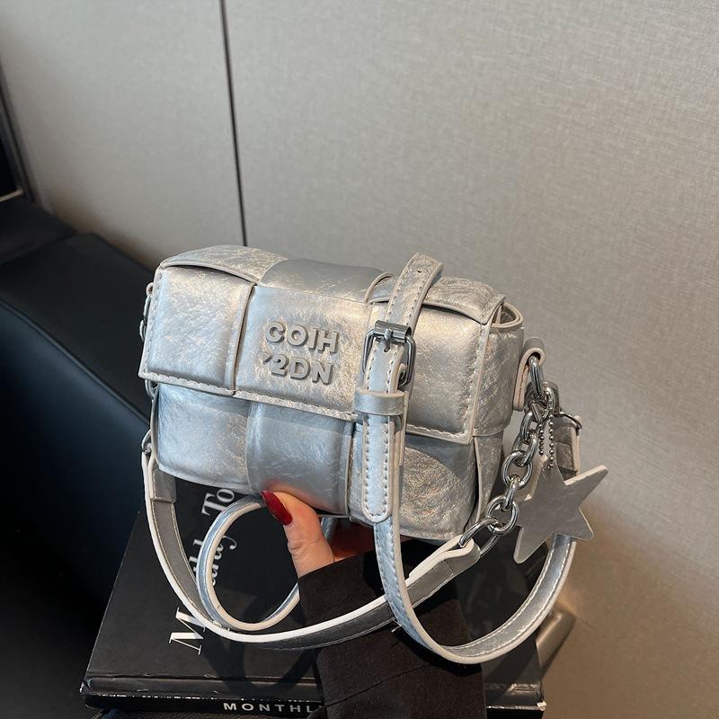 Женская сумка 2025 новая модная высококлассная модная универсальная на плечо сумка-мессенджер осень и зима плетеная портативная маленькая квадратная сумка