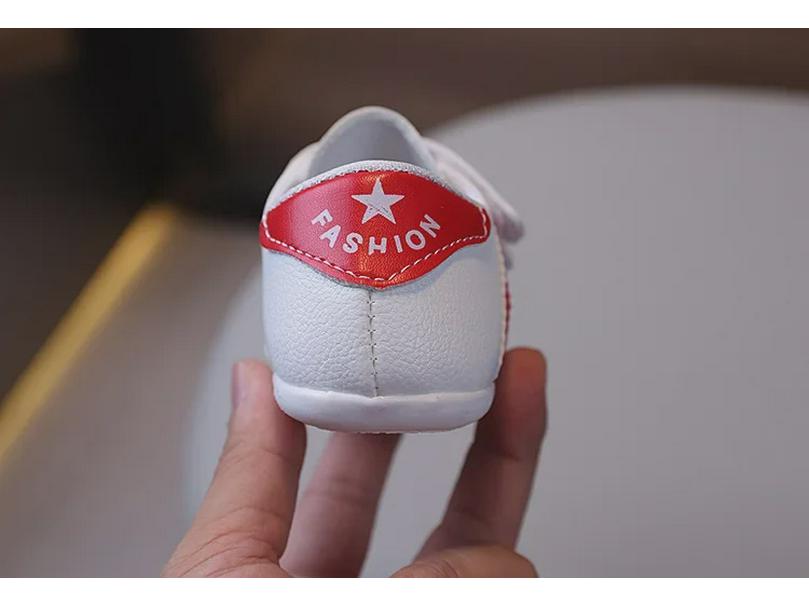 Унисекс обувь для малышей: Белые, Мягкие Нескользящие Подошвы, Идеальны для Весны и Осени, Возраст 1-2 года