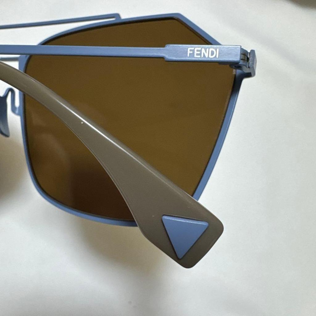 Б/у Неиспользованный товар Солнцезащитные очки FENDI Аквамариновый синий с чехлом