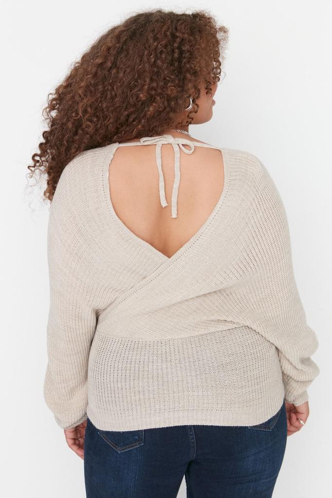 Женский стильный свитер больших размеров с каменным трикотажем