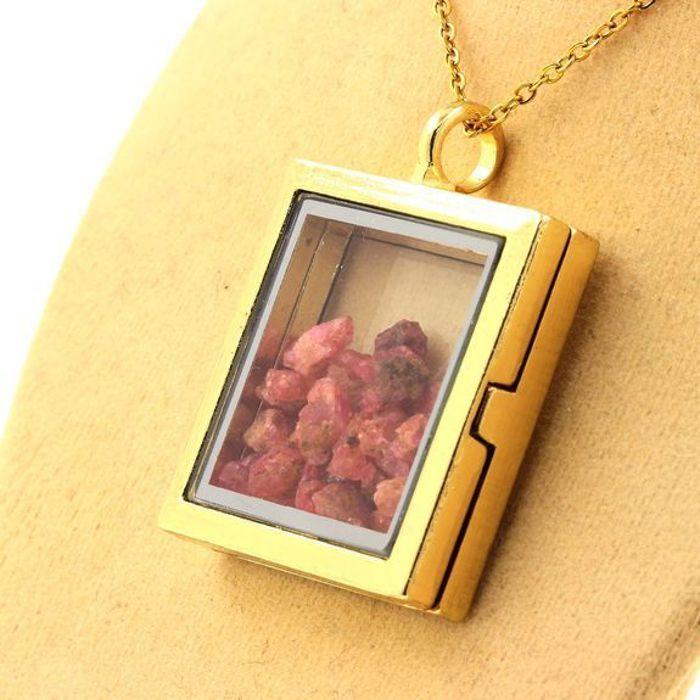 Stones and Minerals. Raw Spinel Necklace. Square Model. Gold Color.
