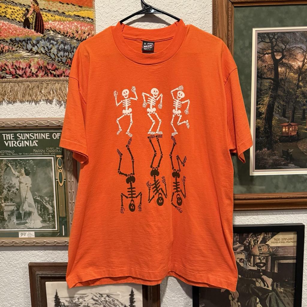 Vintage 90’s RARE Halloween/Grateful Dead Dancing Skeletons Shirt Size XL